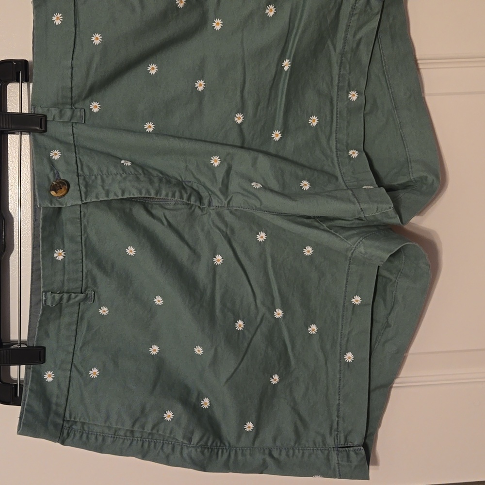 NWT OLD NAVY SHORTS SIZE 16